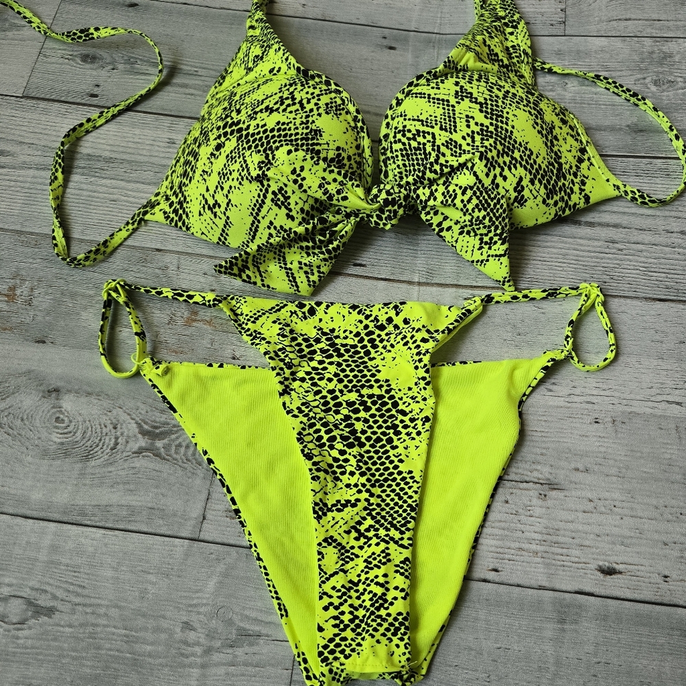 Ardene Fluorescent Neon Green 2 Piece String Bikini Summer Swim Wear Medium - Picture 2 of 9
